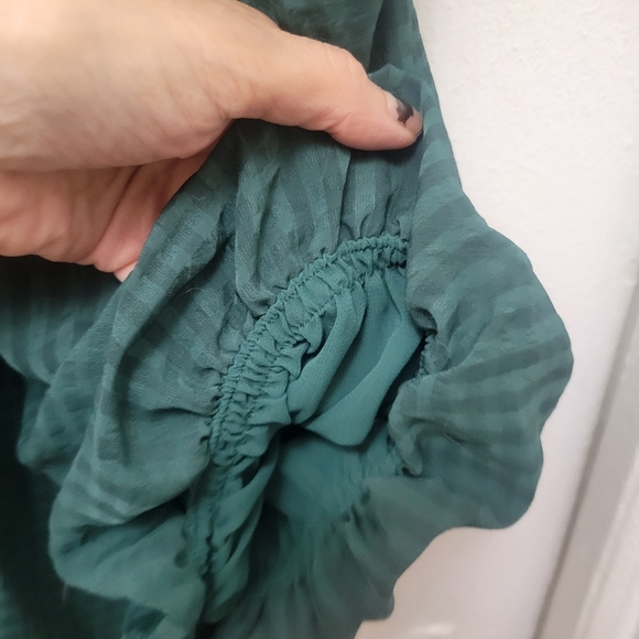 Ann Taylor Green Top Cold Shoulders. EUC Whimsical Fairy Girly - Picture 6 of 10